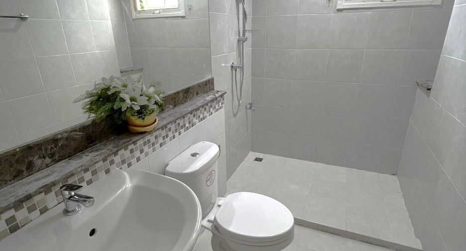 For rent 3 bedrooms house in Khlong Sam Wa, Bangkok