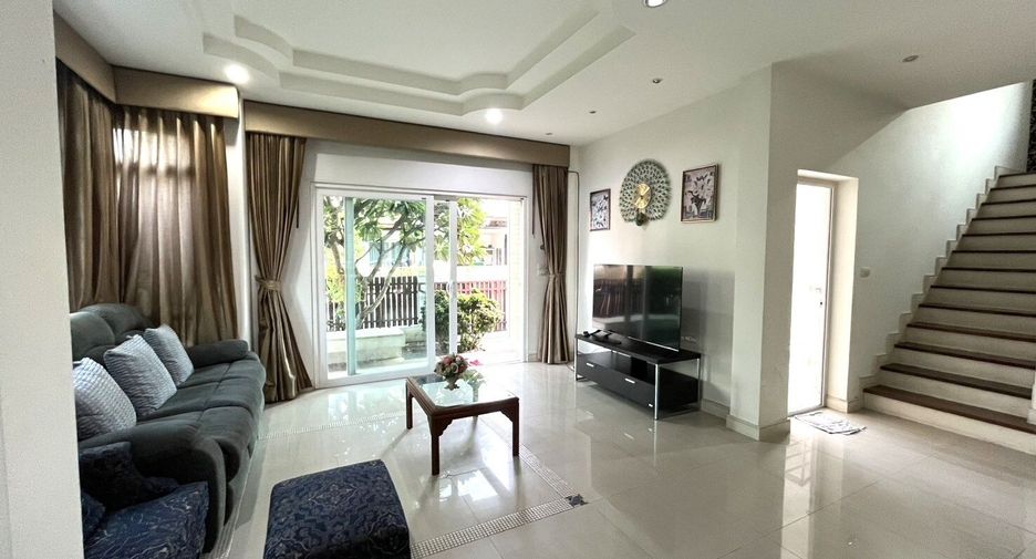 For rent 3 bedrooms house in Khlong Sam Wa, Bangkok