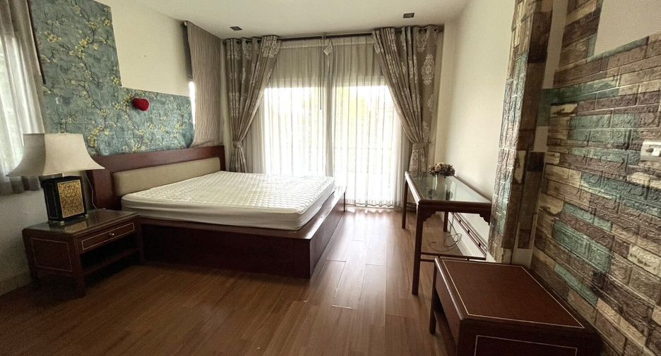 For rent 3 bedrooms house in Khlong Sam Wa, Bangkok