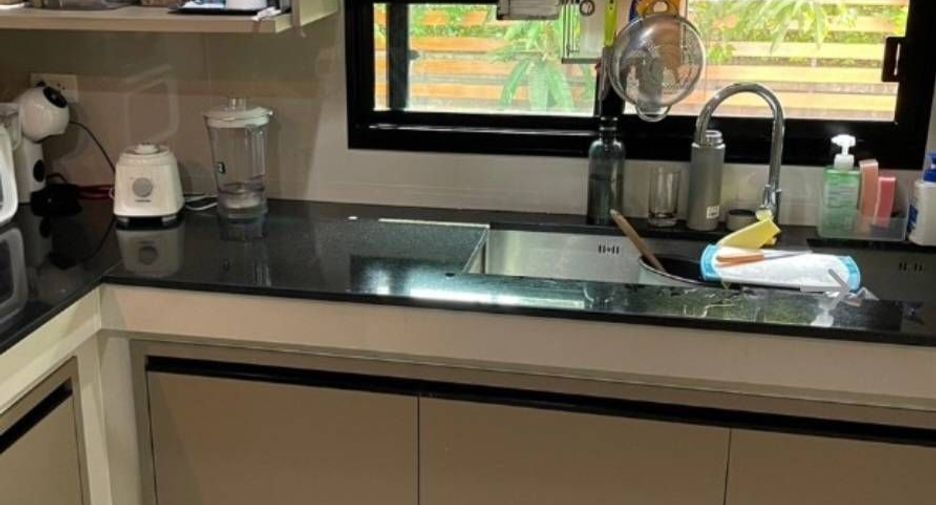 Haus zum Kauf mit 4 Zimmer in Bangkok Noi, Bangkok