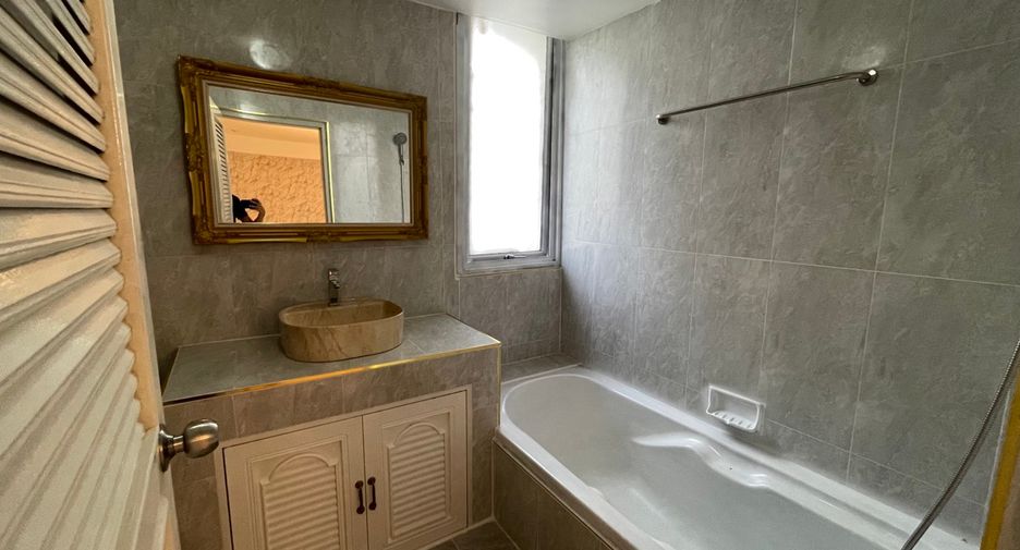 Condo en venta de 4 habitaciones en Watthana, Bangkok