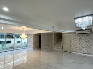 Condo en venta de 4 habitaciones en Watthana, Bangkok