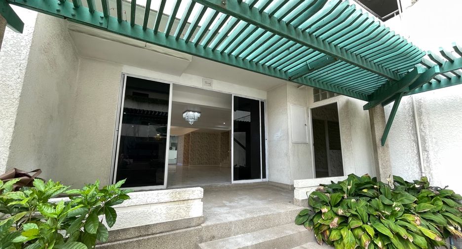Condo en venta de 4 habitaciones en Watthana, Bangkok