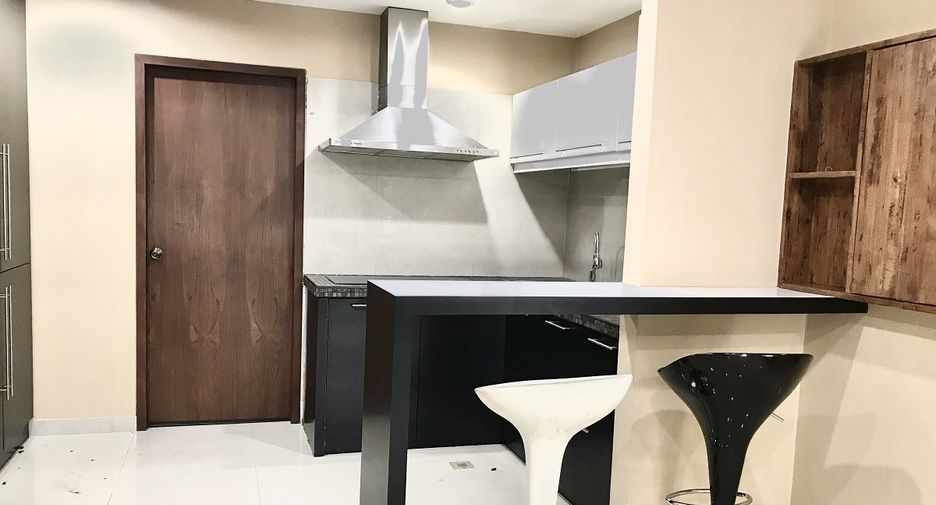 Продажа 2 спальни кондо в Щаттхана, Бангкок