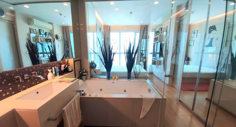 For sale 1 bed condo in Watthana, Bangkok