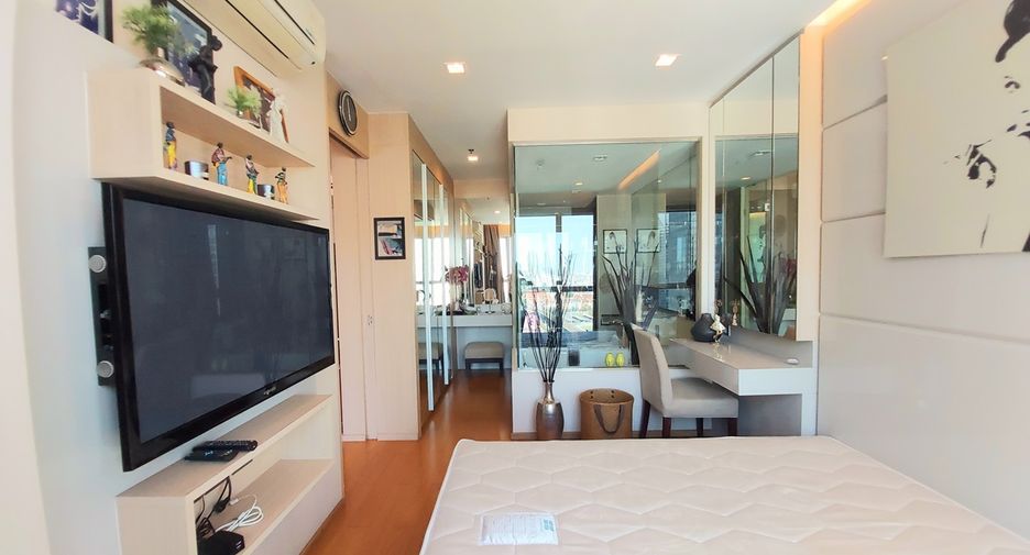 For sale 1 bed condo in Watthana, Bangkok