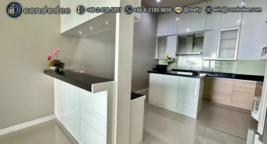 For sale 3 bedrooms condo in Watthana, Bangkok