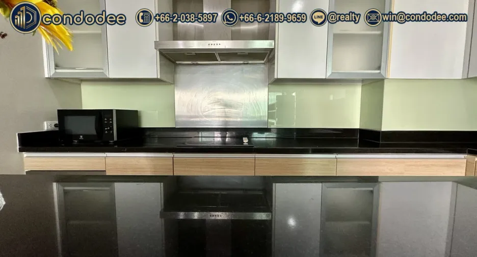 For sale 3 bedrooms condo in Watthana, Bangkok
