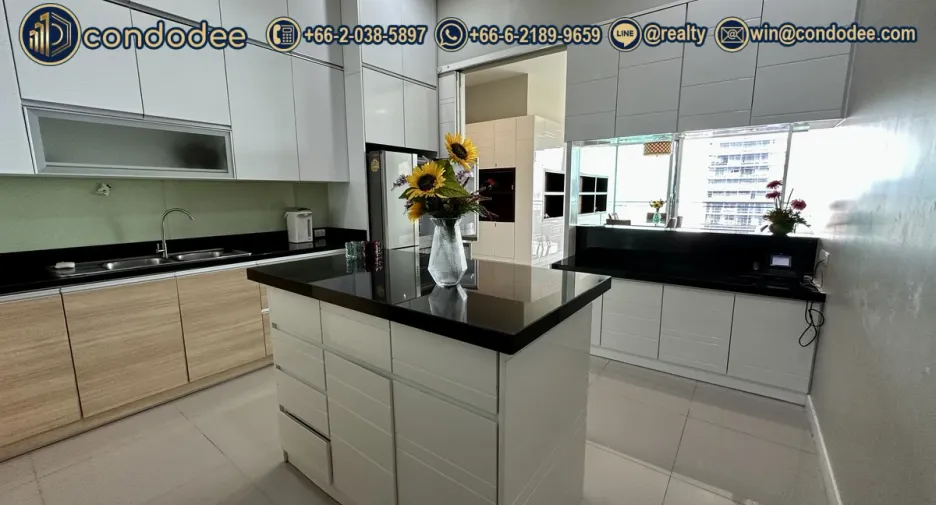 For sale 3 bedrooms condo in Watthana, Bangkok