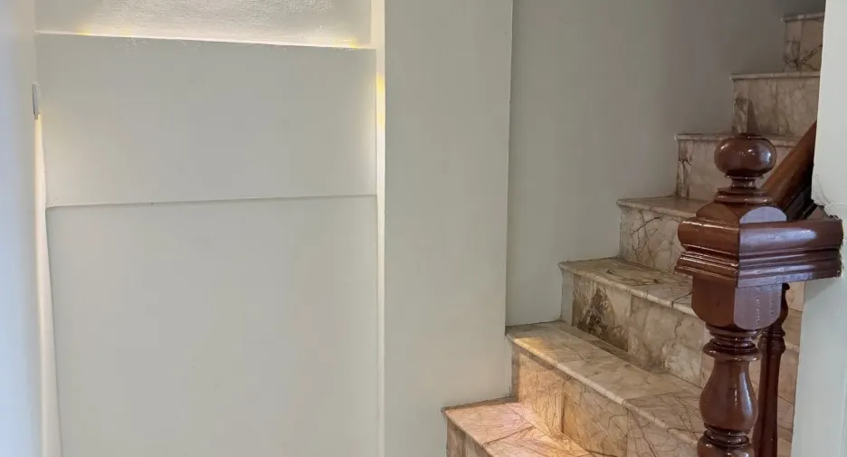 Casa adosada en alquiler y en venta de 4 habitaciones en Yan Nawa, Bangkok