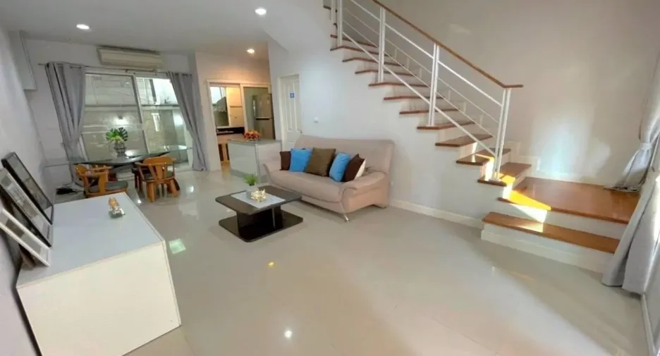 For rent 3 bedrooms townhouse in Chatuchak, Bangkok