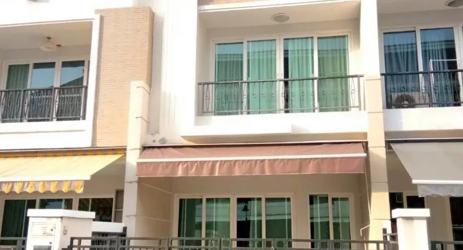 For rent 3 bedrooms townhouse in Chatuchak, Bangkok