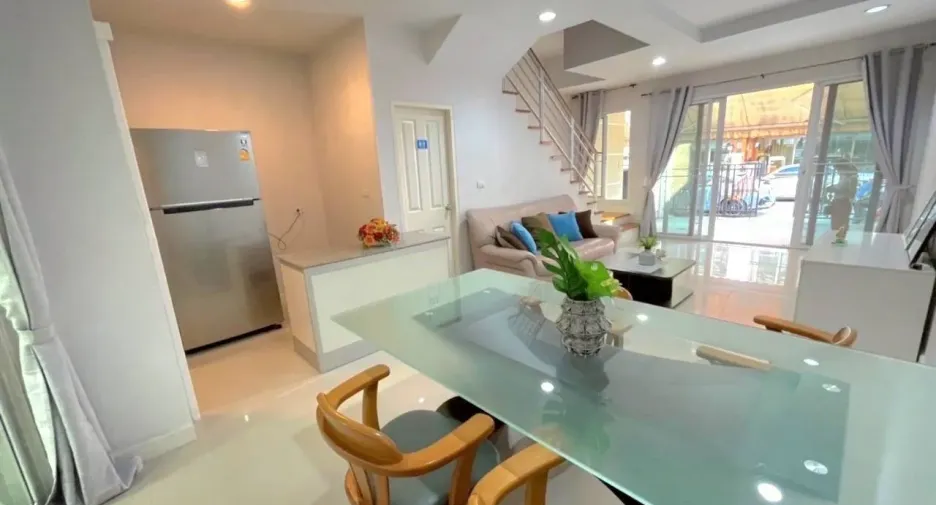 For rent 3 bedrooms townhouse in Chatuchak, Bangkok