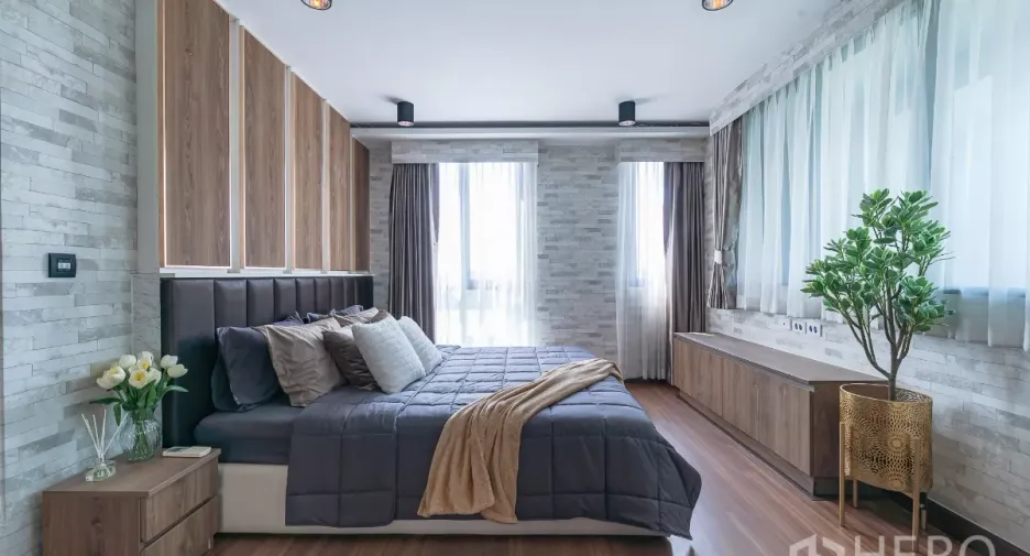 For rent and for sale 3 bedrooms condo in Phra Khanong, Bangkok