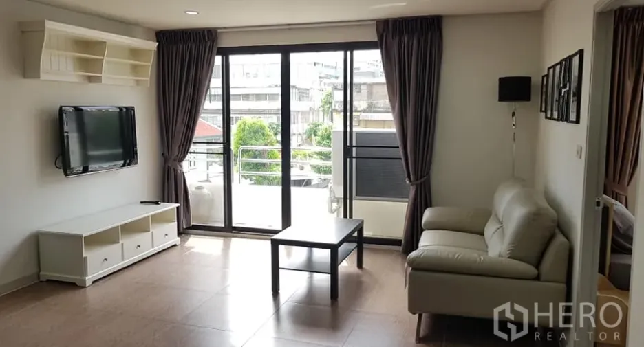 For rent 2 bedrooms condo in Sathon, Bangkok