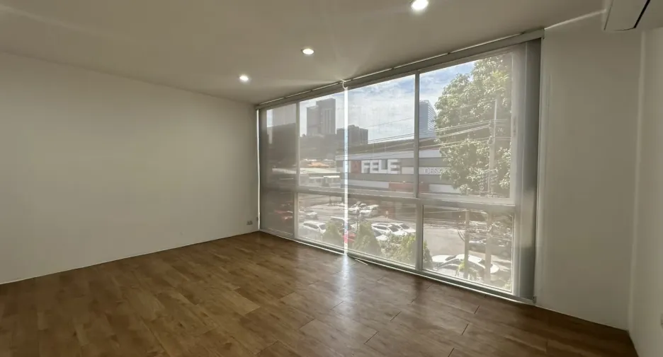 For rent office in Phra Khanong, Bangkok