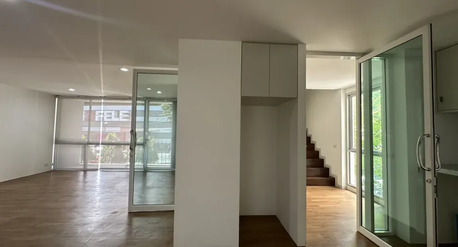 For rent office in Phra Khanong, Bangkok