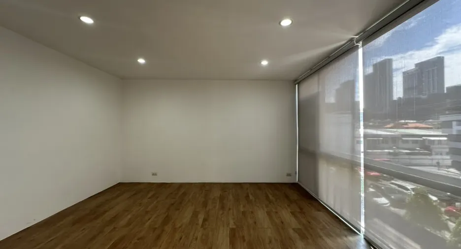For rent office in Phra Khanong, Bangkok