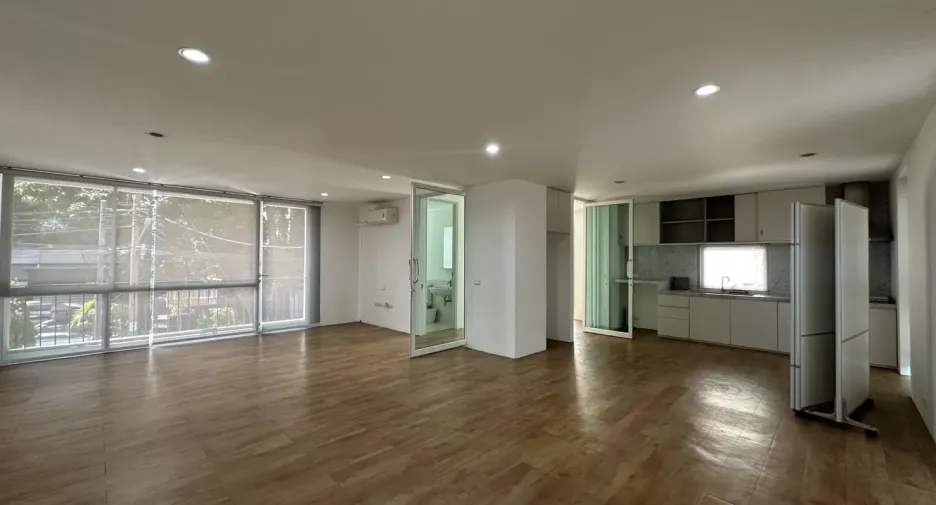 For rent office in Phra Khanong, Bangkok