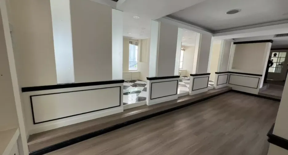 For rent retail Space in Watthana, Bangkok