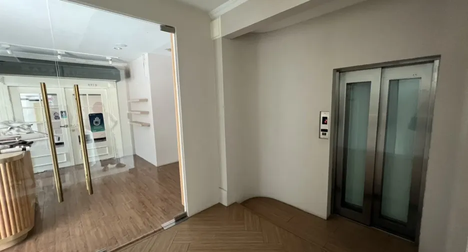 For rent retail Space in Watthana, Bangkok