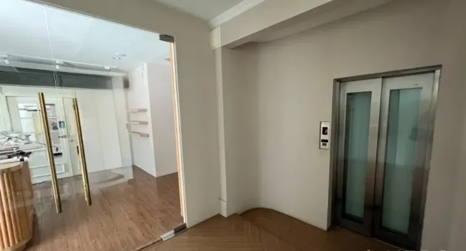 For rent retail Space in Watthana, Bangkok