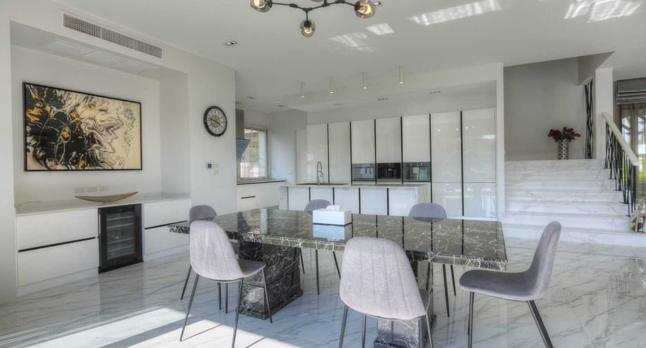 Villa en venta de 4 habitaciones en Thalang, Phuket