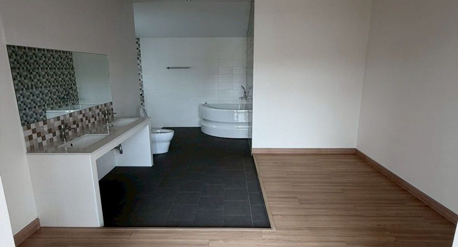 Haus zum Kauf mit 3 Zimmer in Bang Lamung, Chonburi
