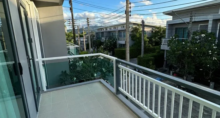 For sale and for rent 3 bedrooms townhouse in Thalang, Phuket