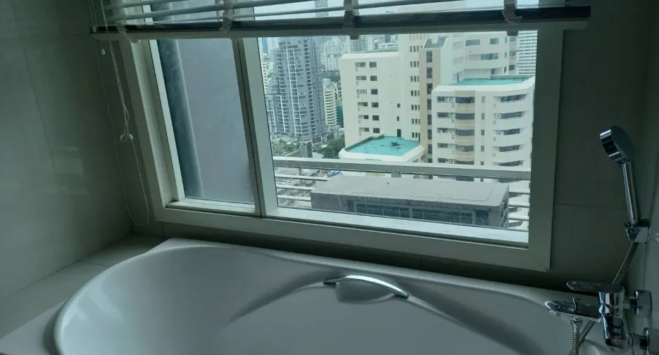 Condo en alquiler de 2 habitaciones en Khlong Toei, Bangkok