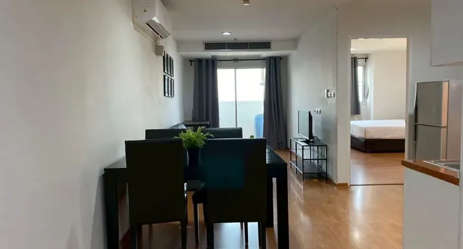 Condo en alquiler de 2 habitaciones en Khlong Toei, Bangkok