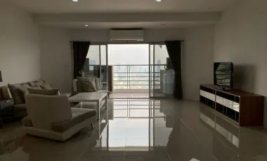 For rent 4 bedrooms condo in Khlong Toei, Bangkok