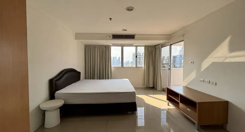 À louer 3 chambres condo à Khlong Toei, Bangkok