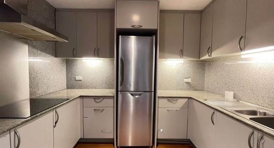 Condo en alquiler de 2 habitaciones en Sathon, Bangkok