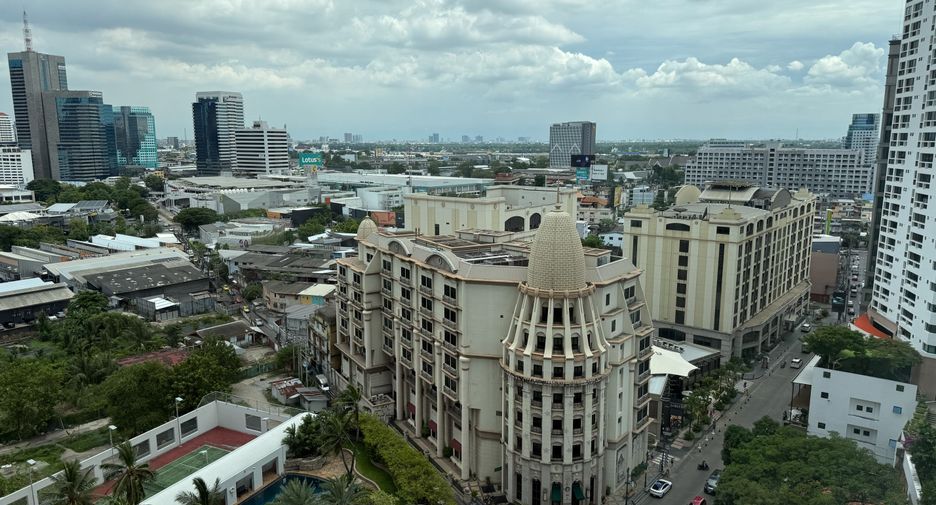 For rent 1 bed condo in Khlong Toei, Bangkok
