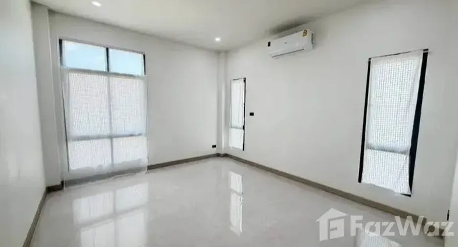 À louer 3 chambres maison à Saraphi, Chiang Mai