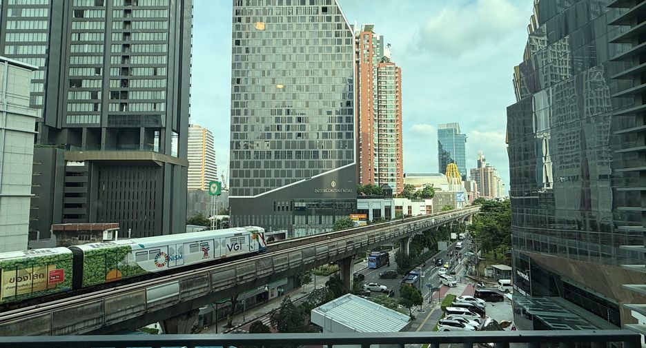 For rent 2 bedrooms condo in Khlong Toei, Bangkok
