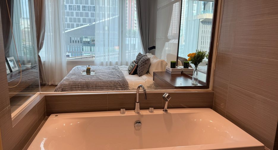 For rent 2 bedrooms condo in Khlong Toei, Bangkok