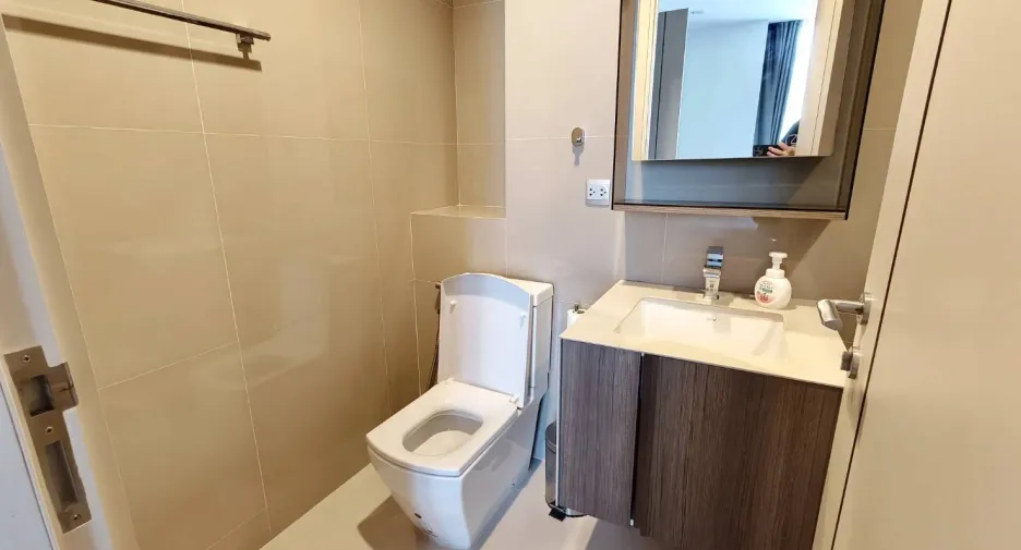 For rent 1 bed condo in Phaya Thai, Bangkok