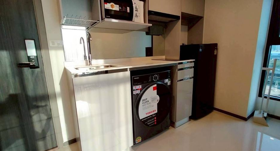 For rent 2 bedrooms condo in Ratchathewi, Bangkok