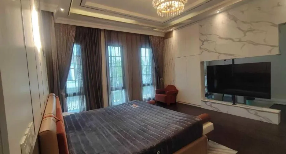 For sale 4 bedrooms house in Suan Luang, Bangkok