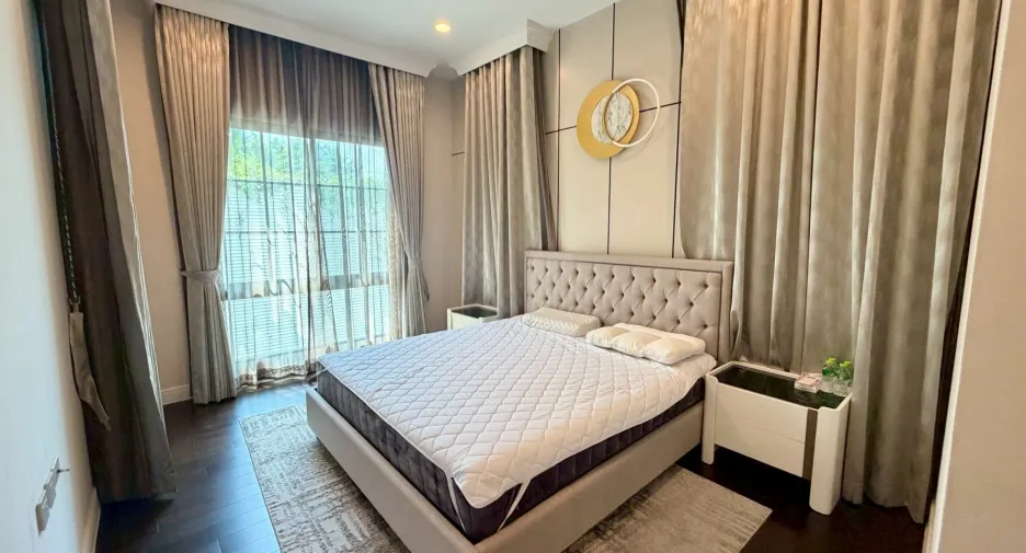 For sale 4 bedrooms house in Suan Luang, Bangkok