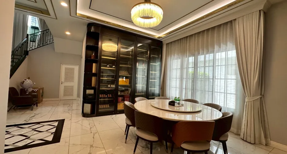 For sale 4 bedrooms house in Suan Luang, Bangkok