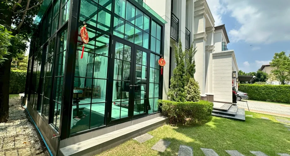 For sale 4 bedrooms house in Suan Luang, Bangkok
