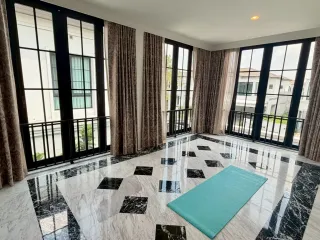 For sale 4 bedrooms house in Suan Luang, Bangkok