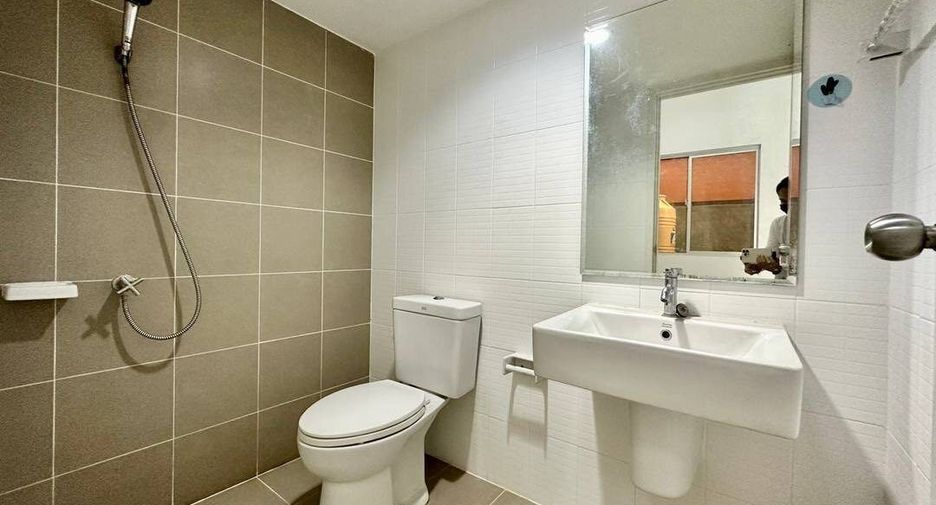 For sale 3 bedrooms townhouse in Bang Khae, Bangkok
