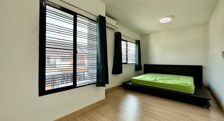 For sale 3 bedrooms townhouse in Bang Khae, Bangkok