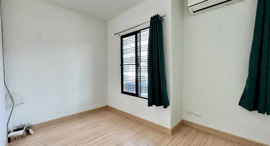 For sale 3 bedrooms townhouse in Bang Khae, Bangkok
