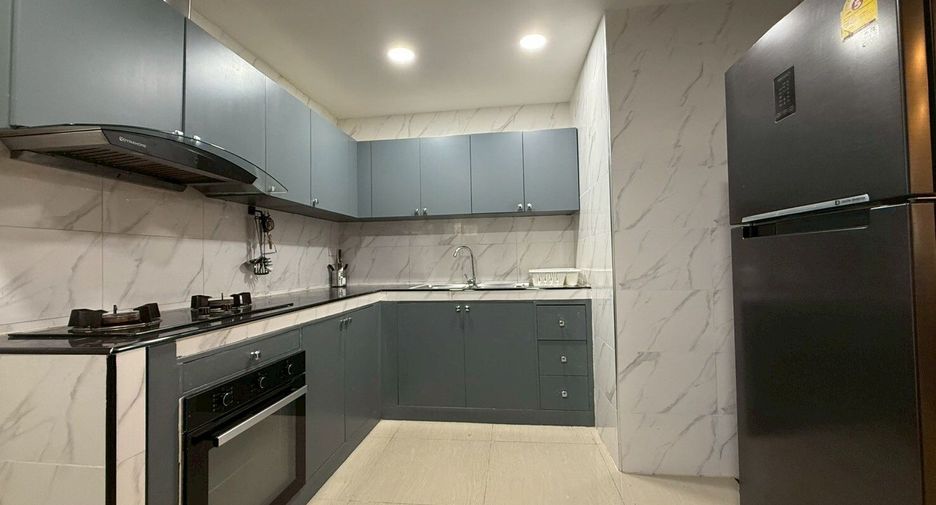 For rent 3 bedrooms condo in Khlong Toei, Bangkok