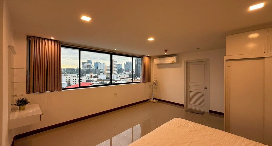 For rent 3 bedrooms condo in Khlong Toei, Bangkok